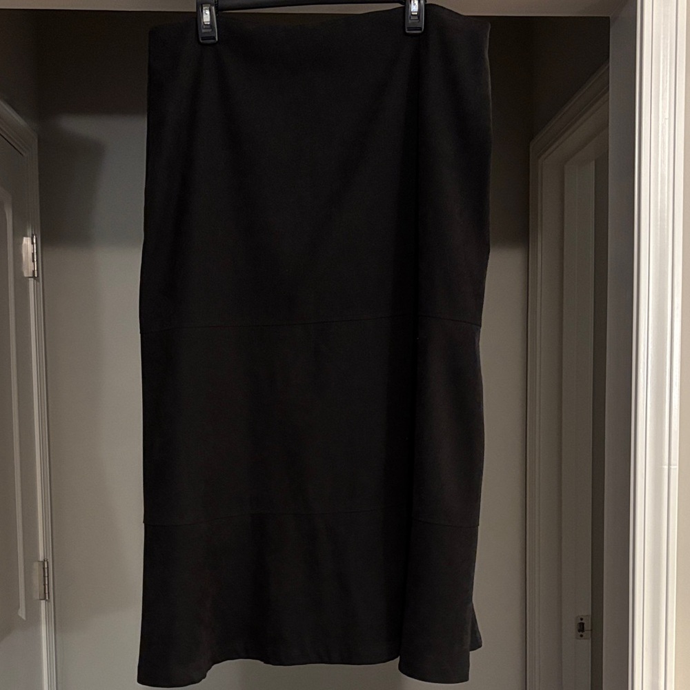 Dressbarn Classic Black Midi Skirt